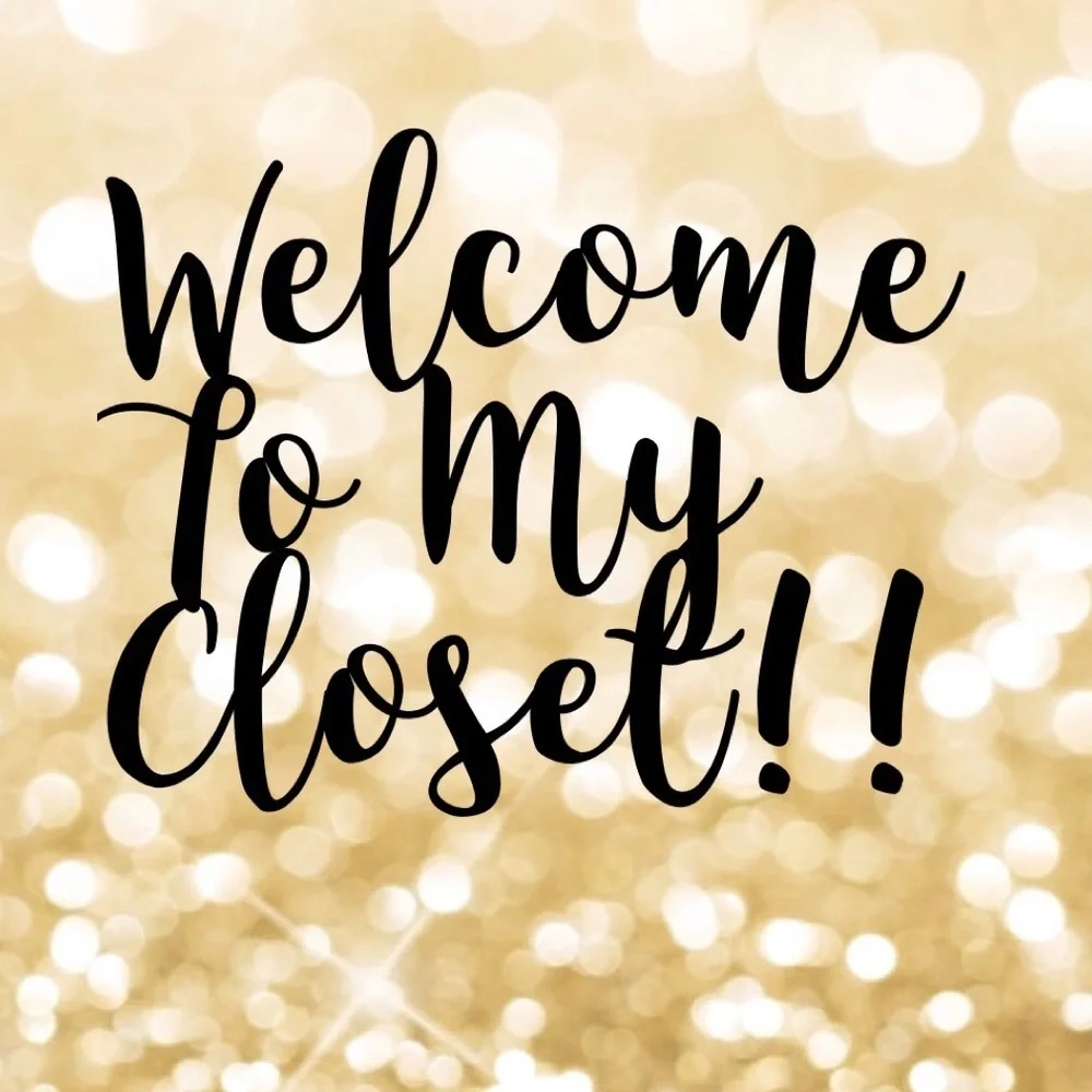 LaJefaPosh is live - like this listing to get notified 🩷 - Picture 4 of 11